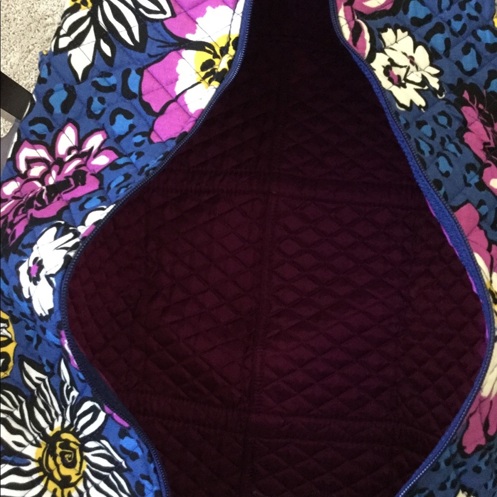 NWT VERA BRADLEY LARGE DUFFEL - Picture 4 of 4